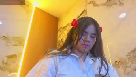 Snapshot of roxan_v chatting on 07/21/26, 12:18 roxan_v online show from 07/21/26, 12:18