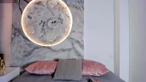 roxanaborns online show from 11/21/25, 12:15