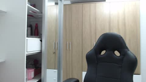 Roxana online show from 02/14/25, 03:22