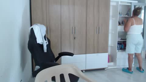 Roxana online show from 11/22/25, 05:56