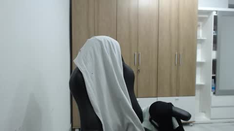 Roxana online show from 12/04/25, 01:26