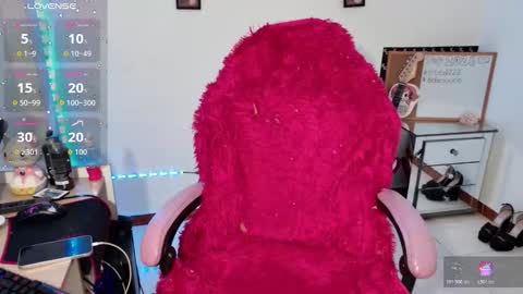 Snapshot of roxaneevans_ chatting on 01/17/26, 06:55 Roxane online show from 01/17/26, 06:55