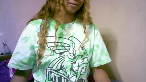 roxanne_98 online show from 01/16/26, 02:48