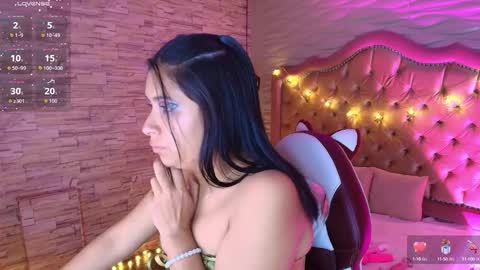 roxanne_han online show from 09/14/25, 11:31