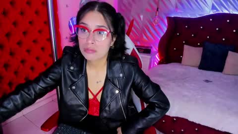 roxanne_han online show from 04/22/26, 12:18