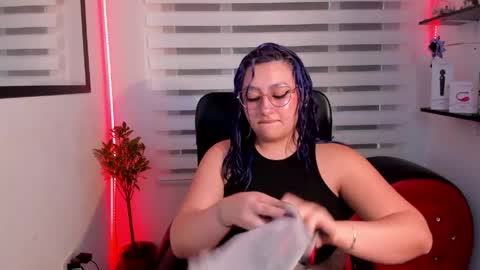 roxanne online show from 06/01/26, 01:02