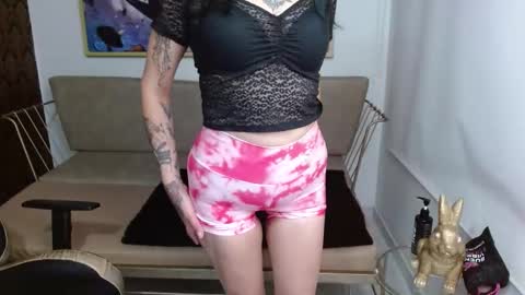 Snapshot of roxanne_vale chatting on 11/15/25, 08:38 Roxanne online show from 11/15/25, 08:38