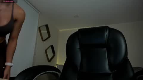 Roxanne Hill  online show from 06/19/26, 11:03