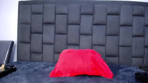 Snapshot of roxannehott chatting on 02/21/25, 10:37 ross brown online show from 02/21/25, 10:37