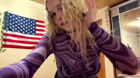 Snapshot of roxanneleaton chatting on 02/28/26, 10:22 Molly online show from 02/28/26, 10:22