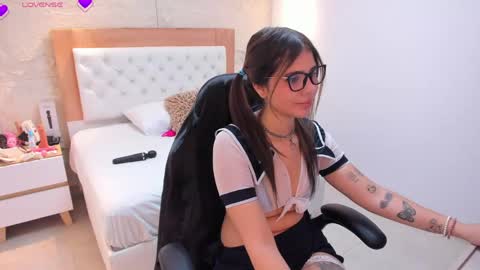 R O X Y  online show from 04/23/26, 07:49