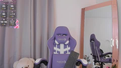 Snapshot of roxie_gates chatting on 02/12/26, 01:00 R O X I E online show from 02/12/26, 01:00