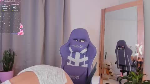 Snapshot of roxie_gates chatting on 02/19/26, 03:02 R O X I E online show from 02/19/26, 03:02