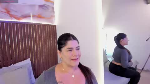 Roxie  online show from 11/24/25, 12:05