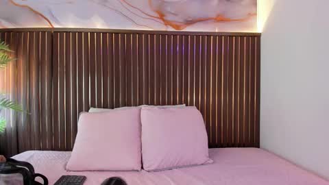 Roxie  online show from 02/20/26, 12:05