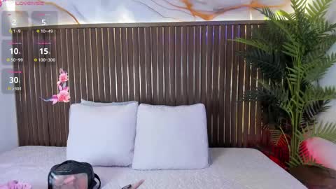 Roxie  online show from 04/19/26, 12:37