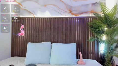 Roxie  online show from 04/21/26, 12:44