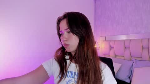 Snapshot of roxie_summers chatting on 12/27/24, 01:43 Roxie online show from 12/27/24, 01:43