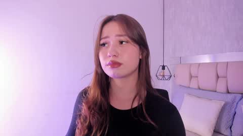 Snapshot of roxie_summers chatting on 01/14/25, 07:43 Roxie online show from 01/14/25, 07:43