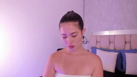 Snapshot of roxie_summers chatting on 01/21/25, 07:39 Roxie online show from 01/21/25, 07:39