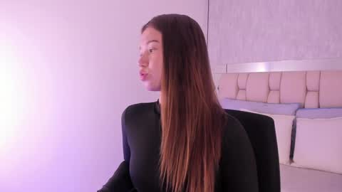 Snapshot of roxie_summers chatting on 01/24/25, 07:28 Roxie online show from 01/24/25, 07:28