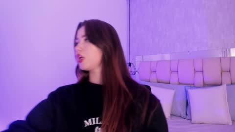 Snapshot of roxie_summers chatting on 02/14/25, 07:44 Roxie online show from 02/14/25, 07:44