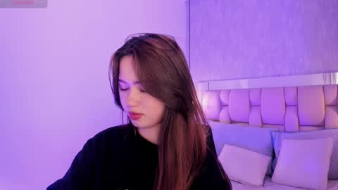 Snapshot of roxie_summers chatting on 02/15/25, 01:53 Roxie online show from 02/15/25, 01:53