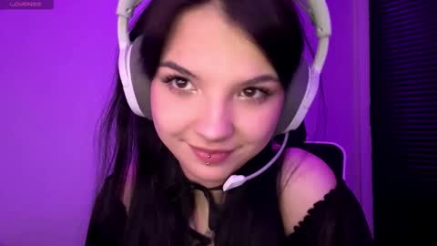 Snapshot of roxiepiurkowski chatting on 12/20/25, 03:19 Hana online show from 12/20/25, 03:19