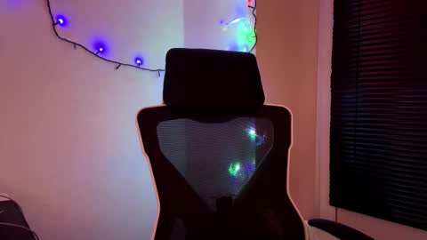 Snapshot of roxiepiurkowski chatting on 01/11/26, 04:12 Hana online show from 01/11/26, 04:12