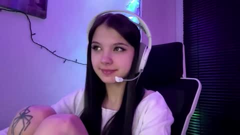 Snapshot of roxiepiurkowski chatting on 02/07/26, 02:32 Hana online show from 02/07/26, 02:32