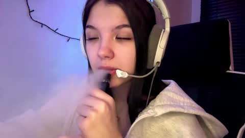 Snapshot of roxiepiurkowski chatting on 02/12/26, 03:07 Hana online show from 02/12/26, 03:07