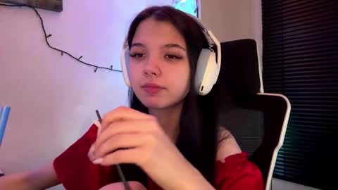 Snapshot of roxiepiurkowski chatting on 02/13/26, 03:08 Hana online show from 02/13/26, 03:08