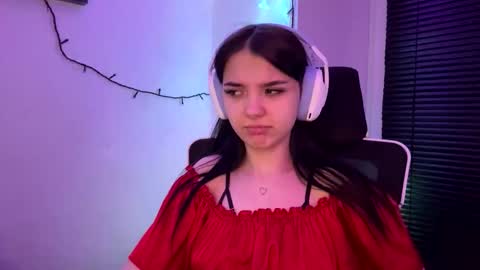 Snapshot of roxiepiurkowski chatting on 02/20/26, 07:14 Hana online show from 02/20/26, 07:14