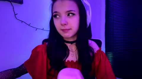 Snapshot of roxiepiurkowski chatting on 02/27/26, 04:07 Hana online show from 02/27/26, 04:07