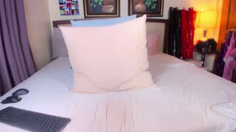 roxie online show from 10/10/25, 07:51