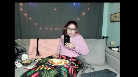 roxihazeleyes online show from 03/03/25, 09:22