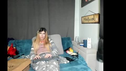 roxihazeleyes online show from 01/19/26, 06:06