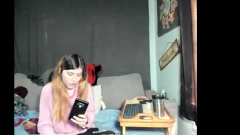 roxihazeleyes online show from 03/25/26, 05:19