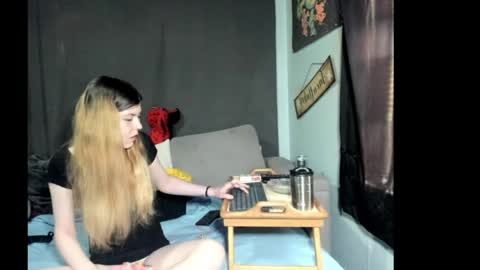 roxihazeleyes online show from 03/27/26, 04:51