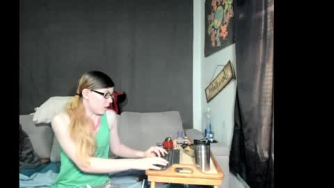 roxihazeleyes online show from 04/25/26, 01:36