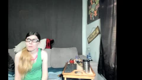 roxihazeleyes online show from 04/25/26, 01:41