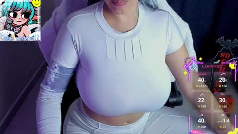 Snapshot of roxy_clark chatting on 11/01/25, 09:00 Annah online show from 11/01/25, 09:00