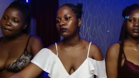 Roxy online show from 11/08/25, 03:34