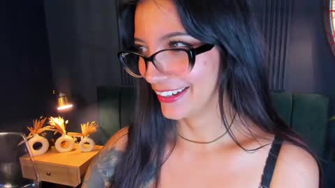 Snapshot of roxy_hell chatting on 03/07/25, 10:10 Roxy hell online show from 03/07/25, 10:10