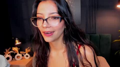 Snapshot of roxy_hell chatting on 03/09/25, 12:09 Roxy hell online show from 03/09/25, 12:09