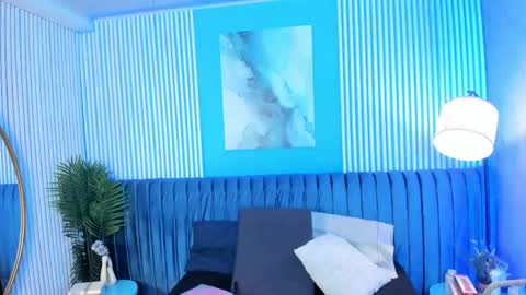 Snapshot of roxy_hell chatting on 10/31/25, 12:06 Roxy hell online show from 10/31/25, 12:06