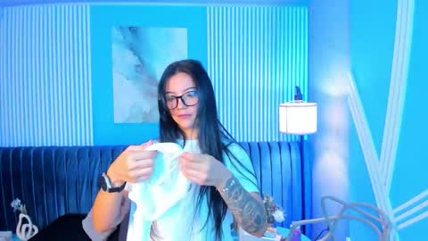 Snapshot of roxy_hell chatting on 11/27/25, 12:07 Roxy hell online show from 11/27/25, 12:07