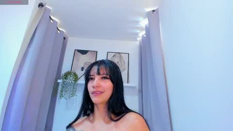 Roxy hell online show from 04/10/26, 08:02