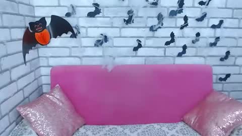 Snapshot of roxy_luxe chatting on 10/23/25, 04:56 roxy_luxe online show from 10/23/25, 04:56