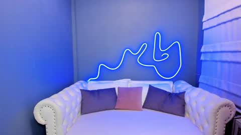 Roxy online show from 02/05/25, 01:15